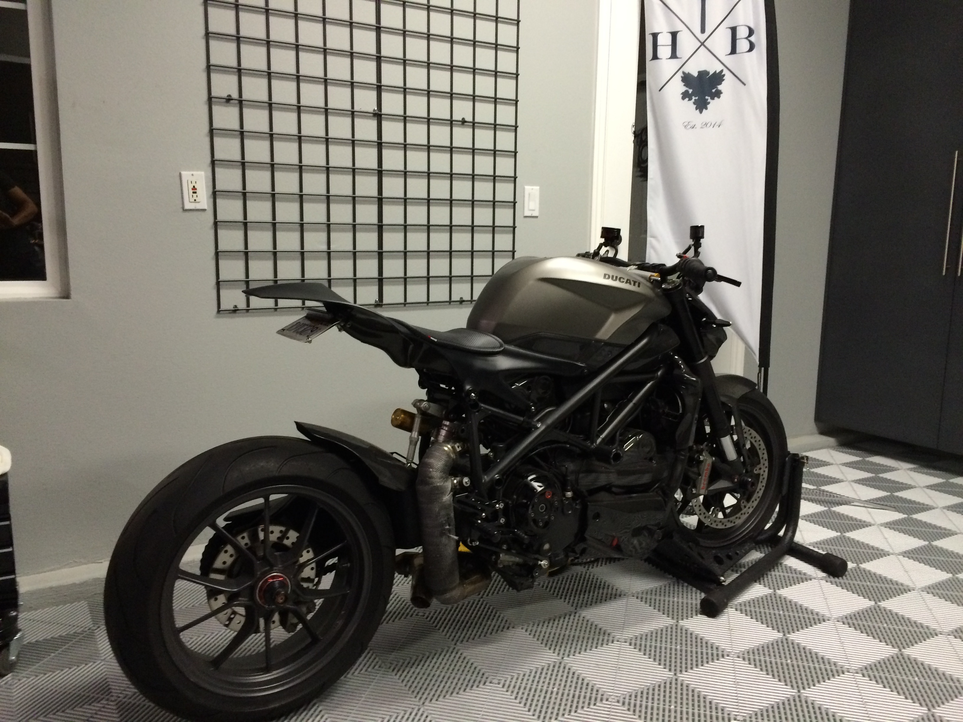 2010 Ducati Streetfighter photo 54